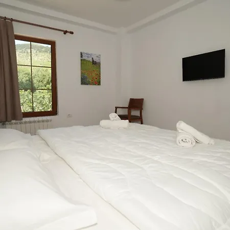 Agroturizem Dr Bizhga * Golem (Gjirokaster)