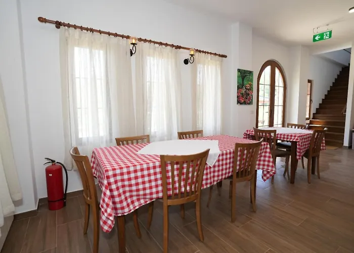 Agroturizem Dr Bizhga Konukevi Golem (Gjirokaster)