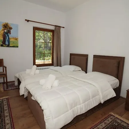 Agroturizem Dr Bizhga * Golem (Gjirokaster)
