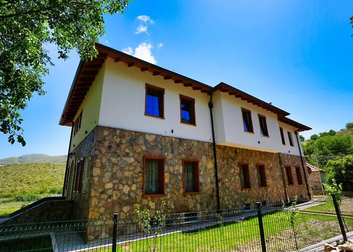 Agroturizem Dr Bizhga * Golem (Gjirokaster)